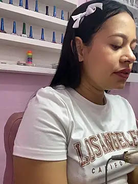 Snapshot of PaulaCruz01 chatting on 25, 10, 2025 PaulaCruz01 online show from 25, 10, 2025