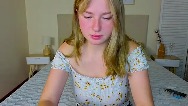 Snapshot of Ailissa__fox chatting on 21, 10, 2025 Ailissa fox online show from 21, 10, 2025