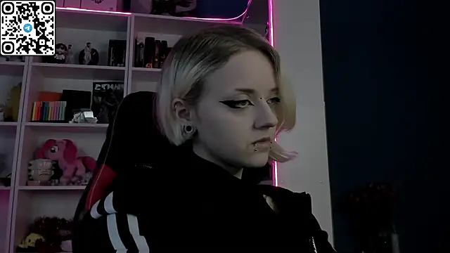 Holy Mistress S online show from 15, 2, 2026