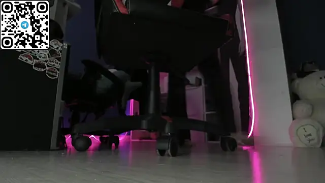 Holy Mistress S online show from 27, 3, 2026