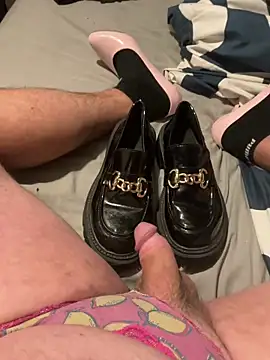 fortheloveofheels74 online show from 27, 10, 2025