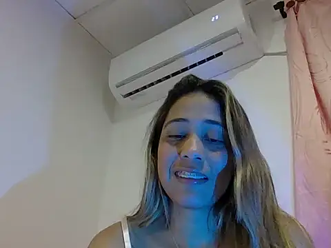 Blonde latina online show from 3, 12, 2025