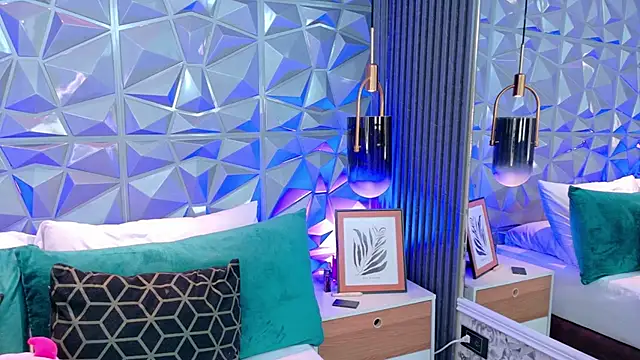 AdelineJhones online show from 17, 4, 2026