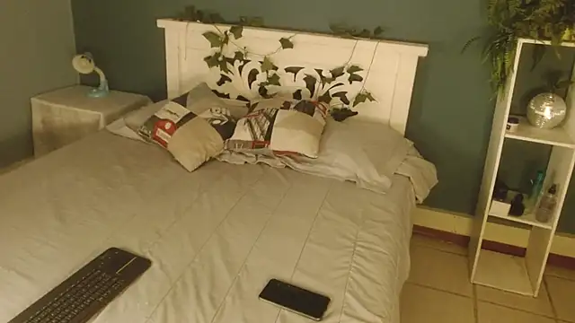 Samantha  Benet online show from 25, 11, 2025