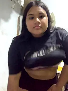 Snapshot of Roooou18 chatting on 23, 10, 2025 Roooou18 online show from 23, 10, 2025