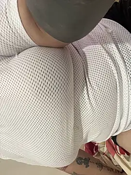 Snapshot of abby-hiltton chatting on 1, 11, 2025 abby-hiltton online show from 1, 11, 2025