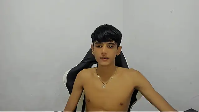 Cris curry02 online show from 11, 1, 2026