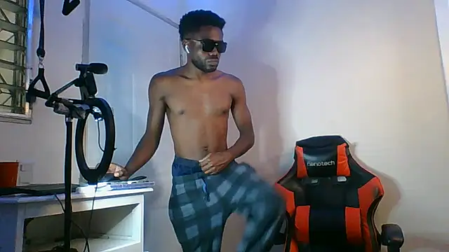 Snapshot of Suamyst_25 chatting on 24, 5, 2026 Suamyst 25 online show from 24, 5, 2026