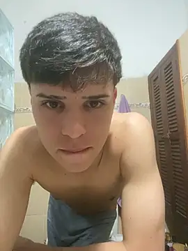 Snapshot of lucaaa_01 chatting on 22, 10, 2025 lucaaa 01 online show from 22, 10, 2025