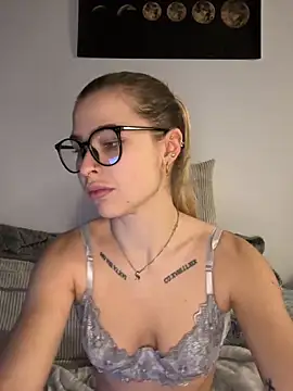 AlyssaSchwarz online show from 14, 12, 2025