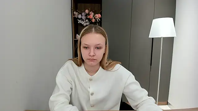 Snapshot of ElissaGlod chatting on 23, 10, 2025 ElissaGlod online show from 23, 10, 2025