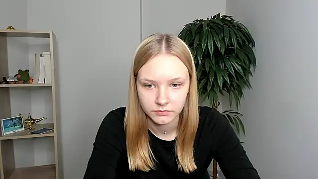 Snapshot of ElissaGlod chatting on 25, 10, 2025 ElissaGlod online show from 25, 10, 2025