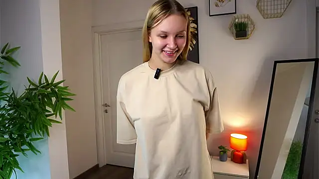 Snapshot of ElissaGlod chatting on 27, 10, 2025 ElissaGlod online show from 27, 10, 2025