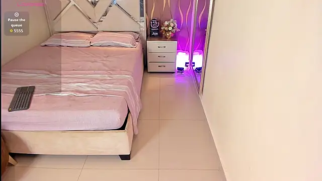 iam nicolle online show from 8, 11, 2025