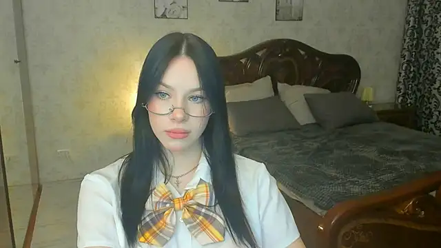 Snapshot of FloraCherry chatting on 13, 11, 2025 FloraCherry online show from 13, 11, 2025