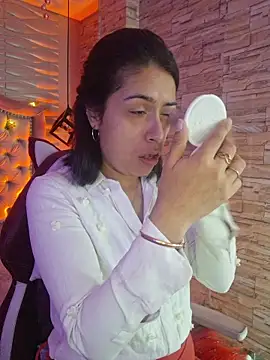 Roxanne Han online show from 8, 2, 2026