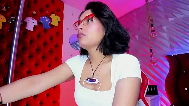 Snapshot of Roxanne_Han chatting on 18, 6, 2026 Roxanne Han online show from 18, 6, 2026