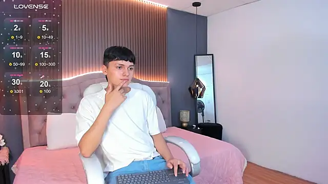 Maxii18  online show from 7, 11, 2025