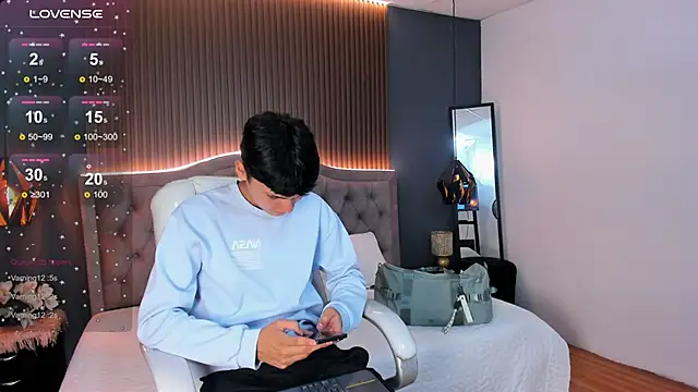 Maxii18  online show from 11, 11, 2025