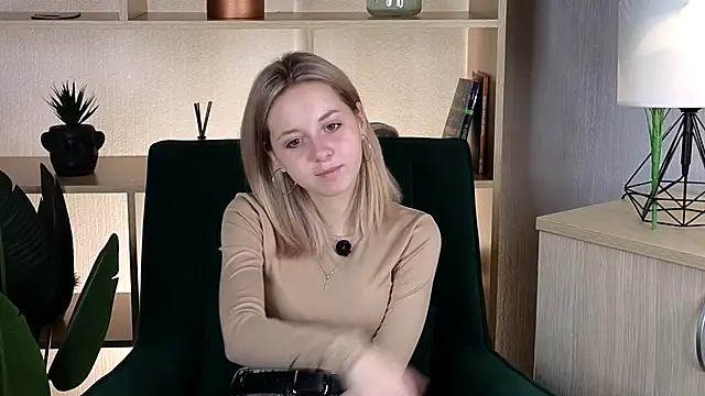 Snapshot of AudreyBilbrew chatting on 24, 10, 2025 AudreyBilbrew online show from 24, 10, 2025