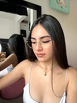 Snapshot of IslaCole chatting on 27, 10, 2025 IslaCole online show from 27, 10, 2025