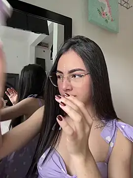 Snapshot of IslaCole chatting on 28, 10, 2025 IslaCole online show from 28, 10, 2025