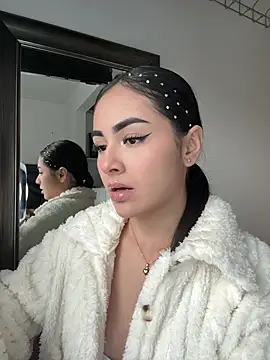 IslaCole online show from 6, 2, 2026