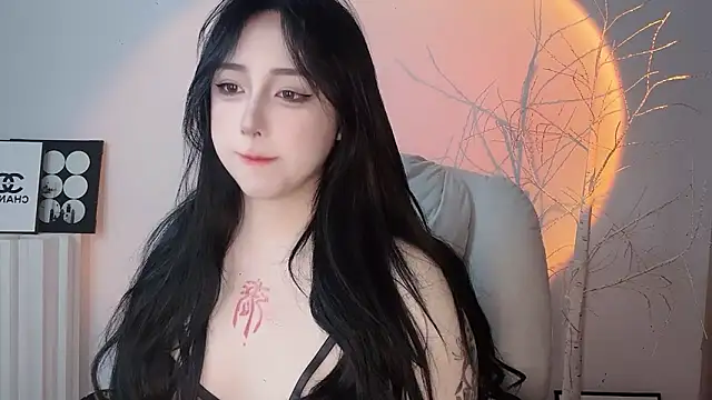 Love-hanzaizai718 online show from 13, 11, 2025