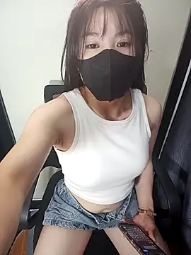 Snapshot of Cherry_Le02 chatting on 6, 2, 2026 Cherry Le02 online show from 6, 2, 2026