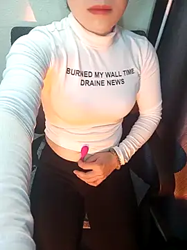 Snapshot of Cherry_Le02 chatting on 8, 2, 2026 Cherry Le02 online show from 8, 2, 2026