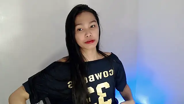 Snapshot of _Lachica_ chatting on 23, 10, 2025 Lachica online show from 23, 10, 2025
