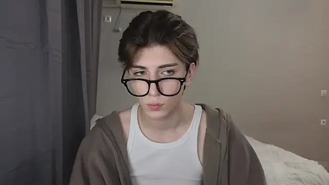 Snapshot of Oliver_star_boy_ chatting on 25, 10, 2025 Oliver star boy  online show from 25, 10, 2025