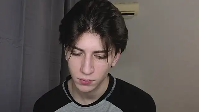 Oliver star boy  online show from 5, 11, 2025