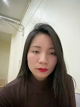 Bee Yellow00 online show from 5, 3, 2026