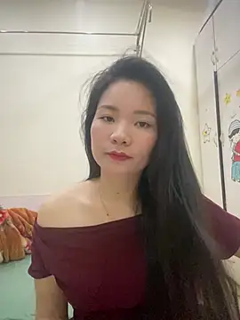 Bee Yellow00 online show from 26, 3, 2026