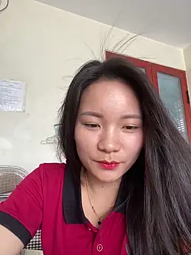 Snapshot of Bee_Yellow00 chatting on 12, 6, 2026 Bee Yellow00 online show from 12, 6, 2026