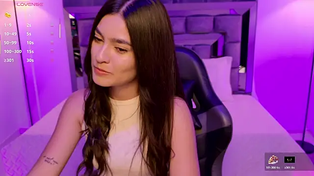 Snapshot of Bella_Clark2 chatting on 30, 10, 2025 Bella Clark2 online show from 30, 10, 2025