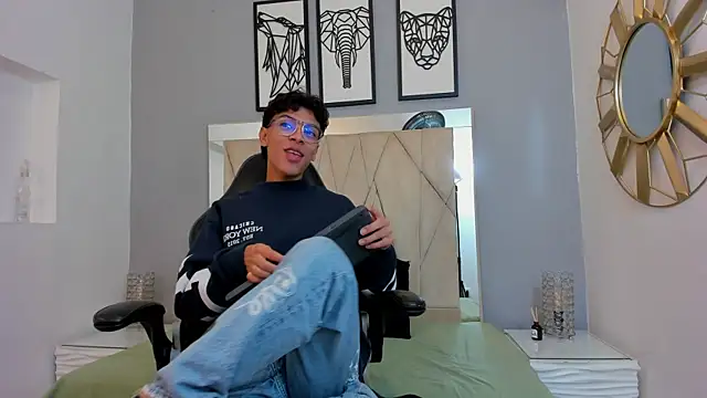 Snapshot of adams_bobby chatting on 1, 12, 2025 adams bobby online show from 1, 12, 2025