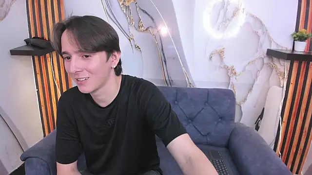 Snapshot of Aaron_LatinMen chatting on 27, 10, 2025 Aaron LatinMen online show from 27, 10, 2025