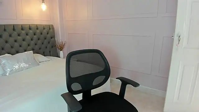 tall hotgirl online show from 14, 11, 2025