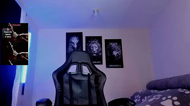 AUSTINN TORRES online show from 3, 2, 2026