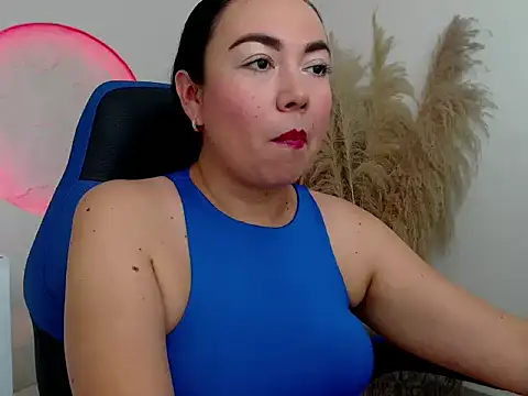 Yadis hot online show from 12, 11, 2025