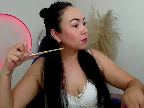 Yadis hot online show from 14, 11, 2025