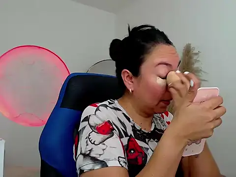 Yadis hot online show from 18, 11, 2025