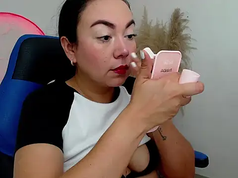 Yadis hot online show from 21, 11, 2025