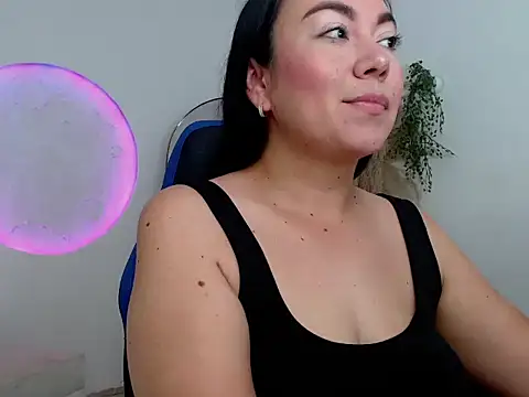 Yadis hot online show from 2, 12, 2025