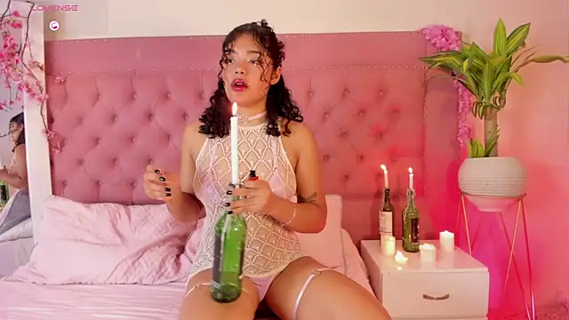 Snapshot of curly_doll chatting on 27, 10, 2025 curly doll online show from 27, 10, 2025