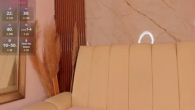 Snapshot of curly_doll chatting on 29, 10, 2025 curly doll online show from 29, 10, 2025