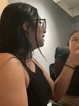 Kloe Novoa online show from 9, 1, 2026