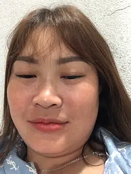 Snapshot of bombom1x chatting on 28, 10, 2025 bombom1x online show from 28, 10, 2025